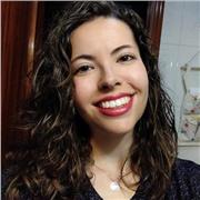 Graduada en historia y maestra de primaria, especialista en educación física.